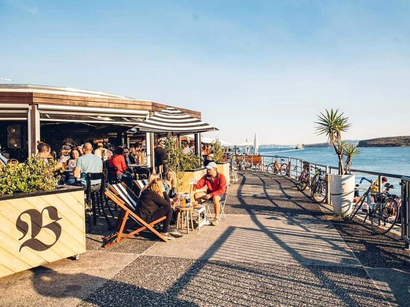 Wharf Bar Manly: Không gian ven biển tuyệt đẹp, nhìn ra cảng Sydney.