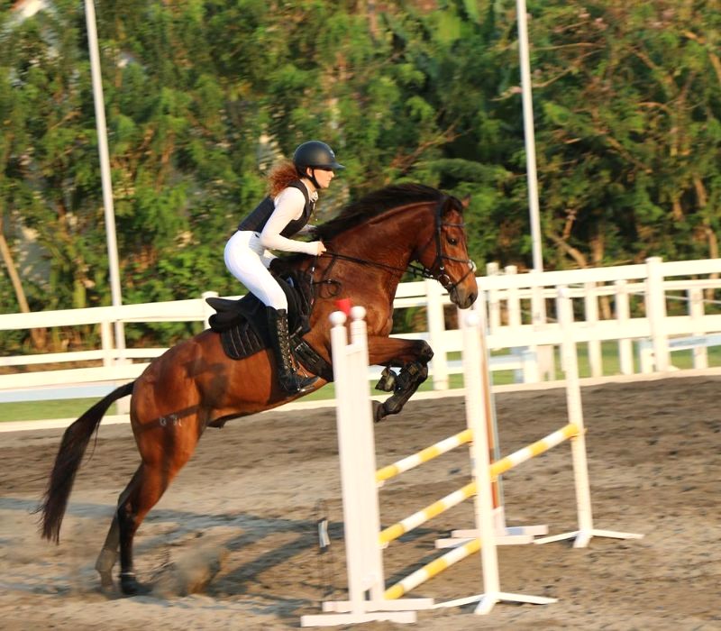 Cưỡi ngựa tại Bali Equestrian Centre.  (Ảnh: Bali Equestrian Centre)