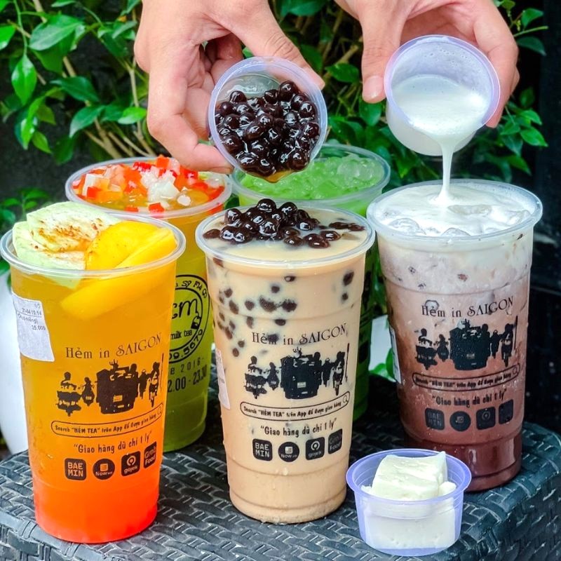 Thưởng thức trà sữa thơm béo đầy topping chỉ từ 15.000 VND tại Hẻm Tea & Milktea!