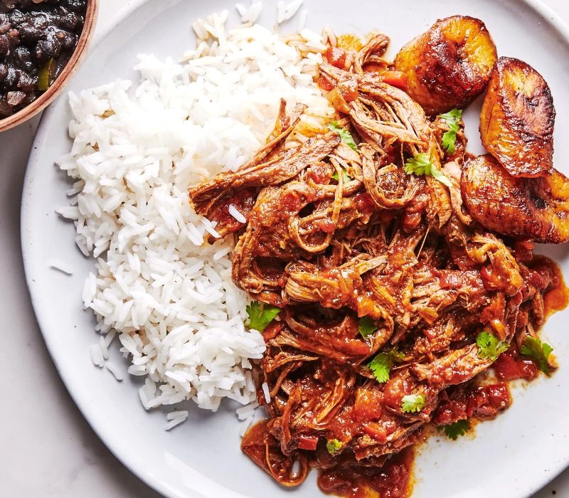 Ropa Vieja, món ăn truyền thống nổi tiếng của Cuba. (Ảnh: bonappetit)