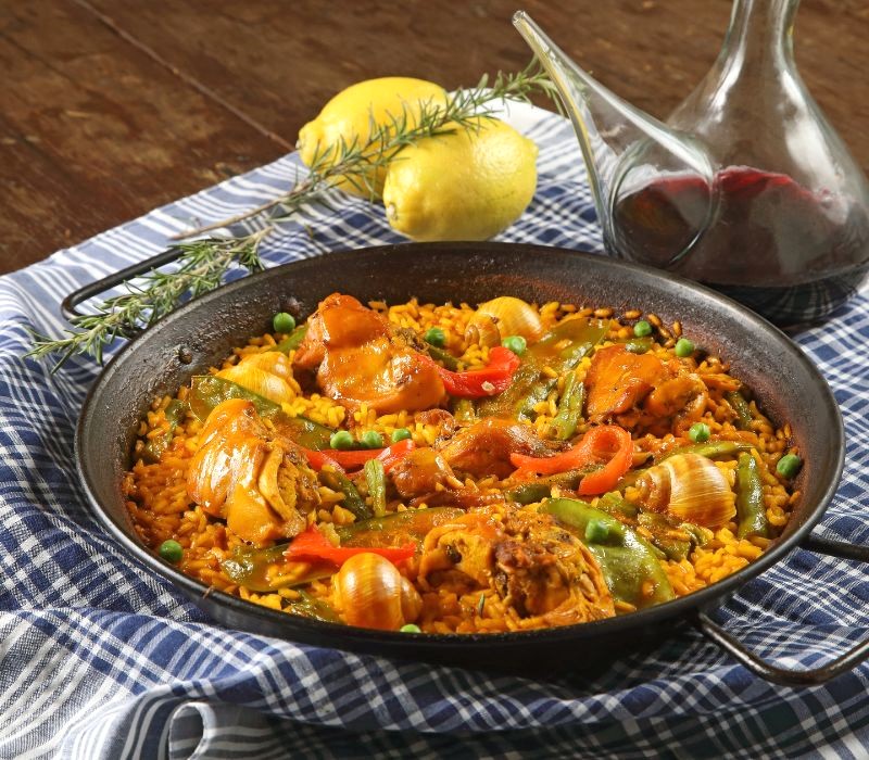 Paella Valenciana hấp dẫn, đầy đủ hương vị. (Ảnh: Henrique Mendes)