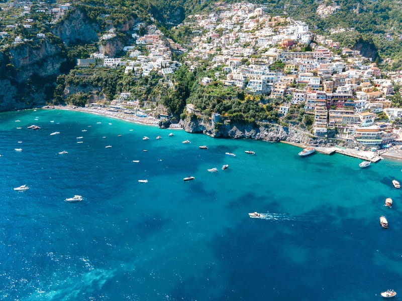 Positano, viên ngọc ẩn mình giữa thiên đường, đẹp như tranh vẽ. (98 kí tự)