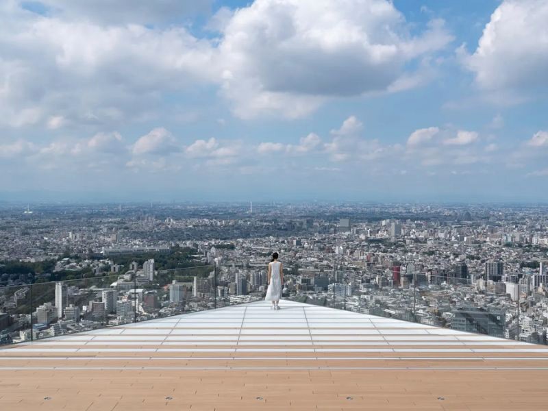 Toàn cảnh Tokyo rực rỡ từ Shibuya Sky (Ảnh: Klook)