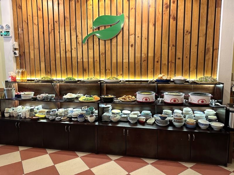 Buffet chay đa dạng tại Sen Lá, chờ bạn khám phá! (Ảnh: 미선)