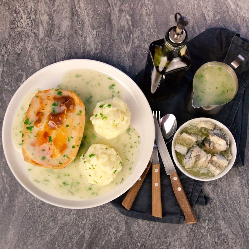 Pie, mash & liquor: món ăn bình dân cho người lao động. (Ảnh: flawlessfood)