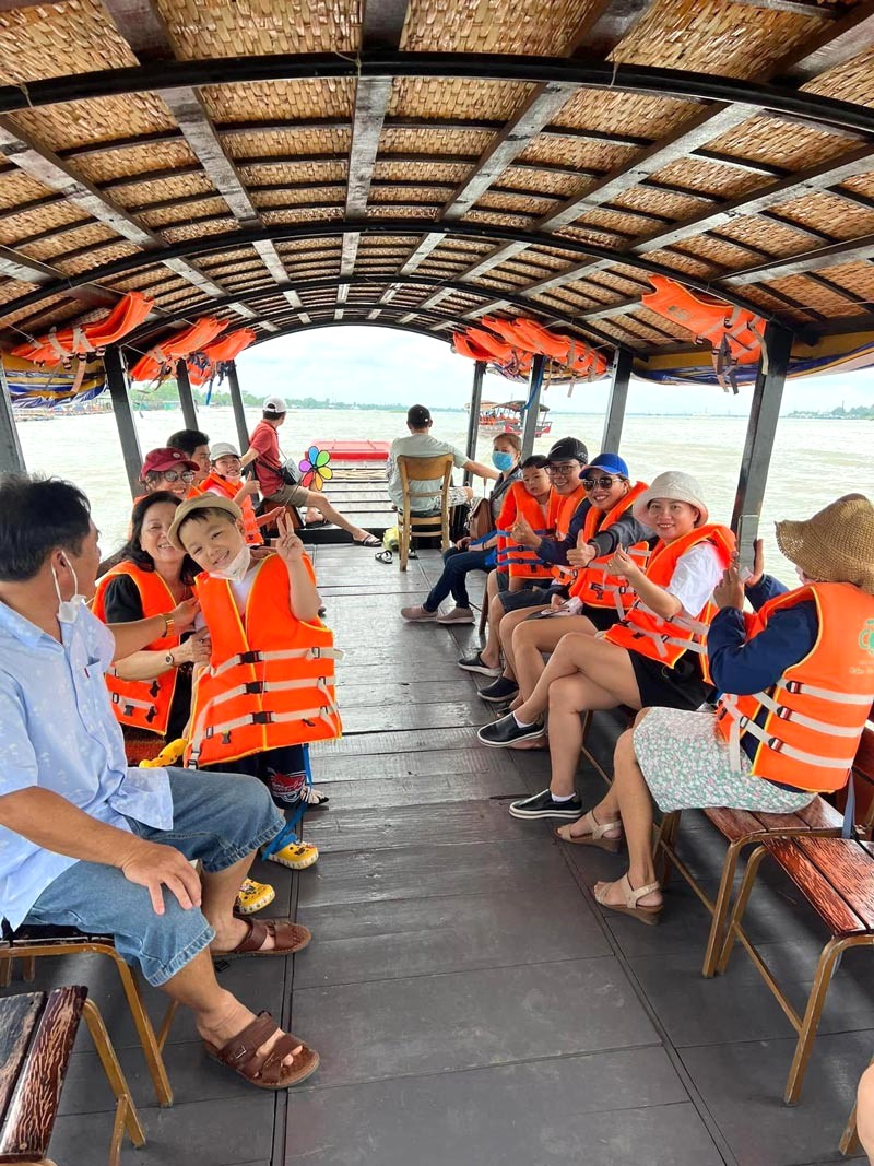 Khám phá Nhà Dừa và các điểm hấp dẫn khác tại cù lao An Bình với tour kết hợp. (Ảnh: nhaduavinhlong)