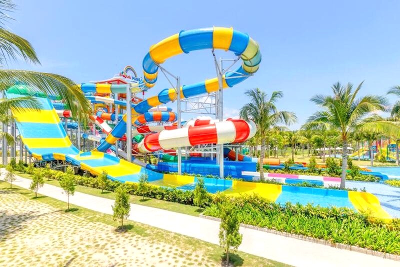 Thỏa sức vui chơi với nhiều trò chơi tại Aquapark! (Ảnh: Booking)