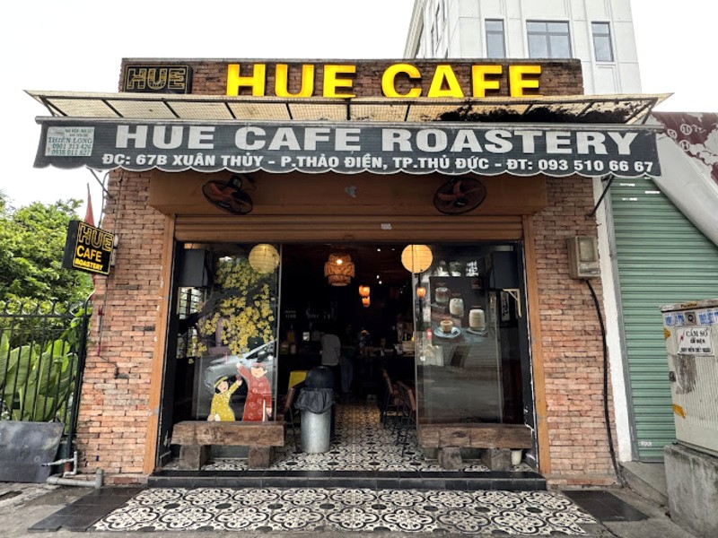 Hue Cafe Roastery: Không gian hoài niệm, tách biệt khỏi phố thị náo nhiệt. (Ảnh: Jeffrey Char)