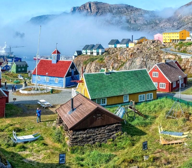 Khám phá Sisimiut đầy màu sắc ở Greenland. (Ảnh: adventurecanada)