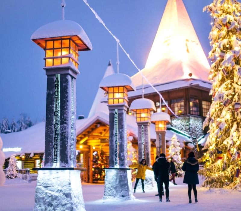 Lapland: Ngôi làng của ông già Noel, điểm ngắm cực quang lý tưởng. (Ảnh: Lapland)