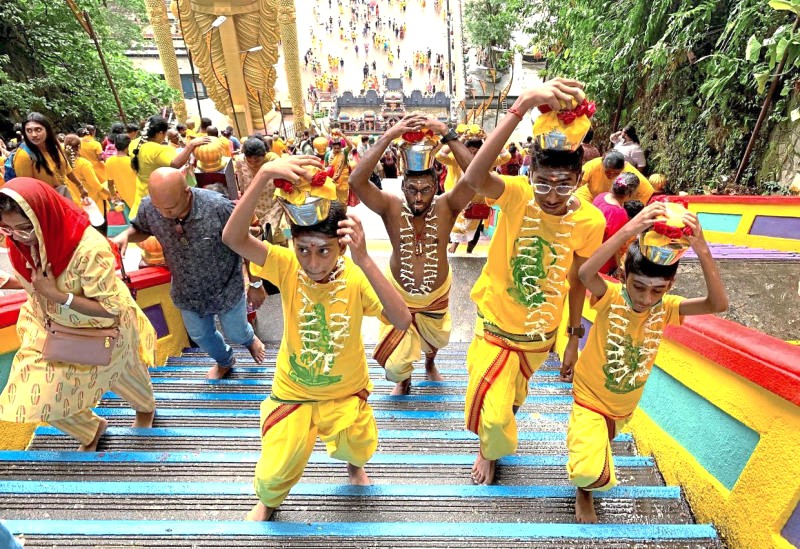 Lễ hội Thaipusam bắt nguồn từ thần thoại Hindu. (80 ký tự)