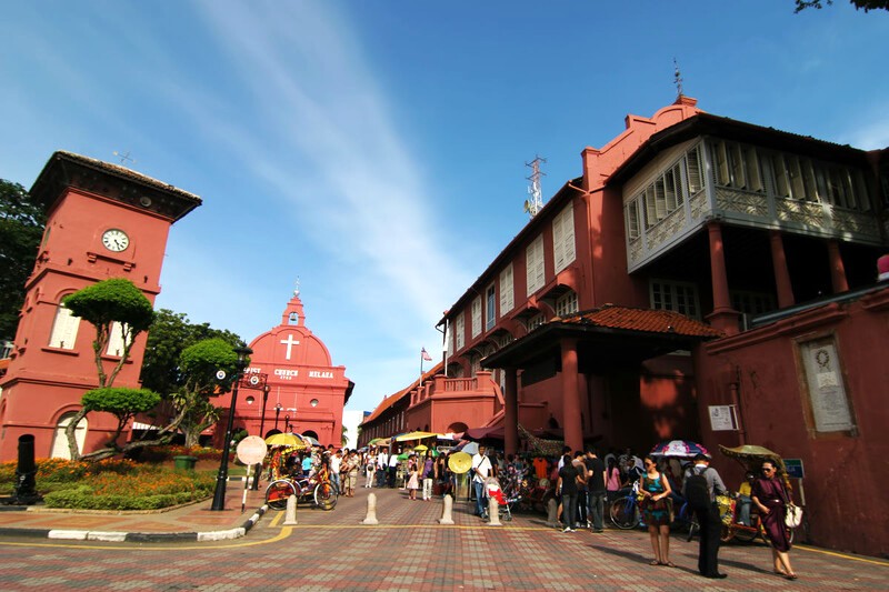 Đến đền Cheng Hoon Teng, bạn có nhiều lựa chọn phương tiện di chuyển, tùy vị trí xuất phát. (Ảnh: Đất Việt Tour)