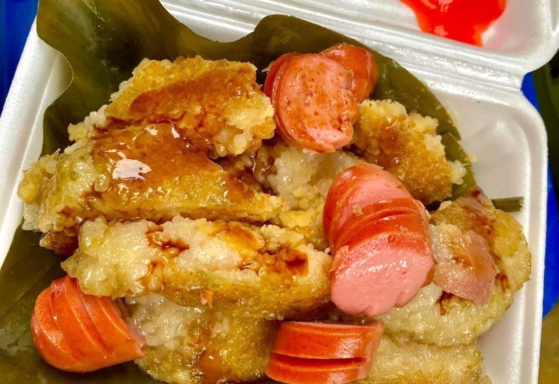 Nước tương đậm đà, quyện xôi dẻo thơm (Ảnh: Pé Tròn)