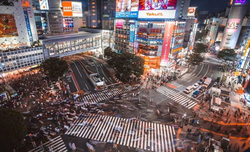 Giao lộ Shibuya rực rỡ về đêm là điểm hẹn lý tưởng cho những người yêu nhiếp ảnh. (Ảnh: jw-webmagazine)