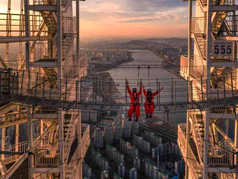 Ngắm Seoul từ Sky Bridge, Lotte World Tower. (Ảnh: Yonhap)