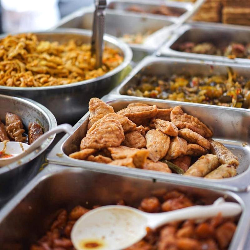 Buffet chay hấp dẫn với hương vị khó quên, dinh dưỡng đầy đủ. (Ảnh: Toplist)