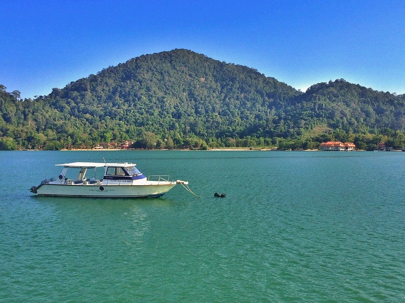 Pangkor: Bãi biển đẹp, nước trong xanh và thiên đường cho những người đam mê câu cá. (Ảnh: Expedia)