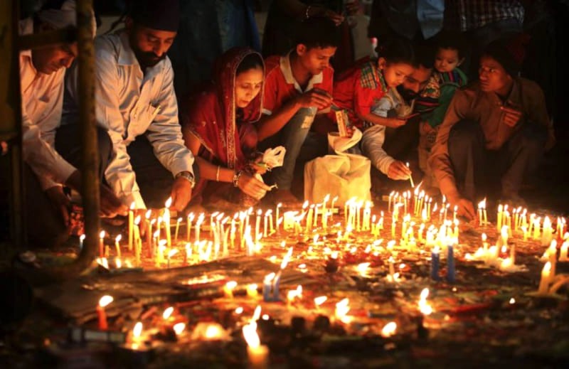 Ngày thứ hai của lễ hội Deepavali tôn vinh chiến thắng của ánh sáng trước bóng tối, cái thiện trước cái ác. (Ảnh: dulichvietnam)