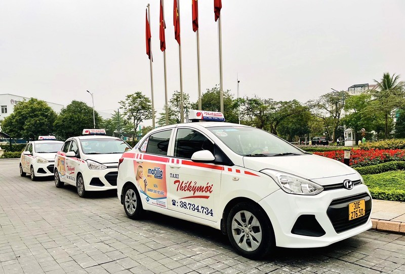 Taxi Thế Kỷ Mới: Lựa chọn di chuyển phổ biến trong nội thành.