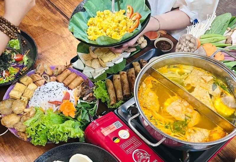 Lẩu ngon, gọi thêm món ăn kèm nhé! 😋 (Ảnh: Lẩu Chay 492)