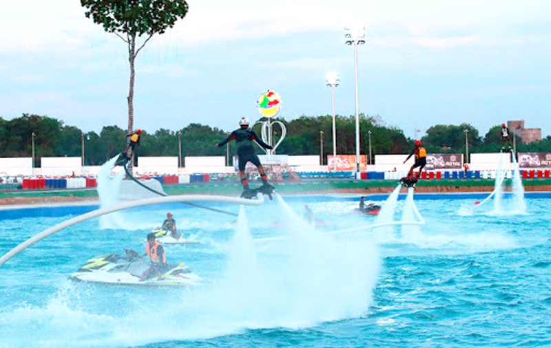 Trải nghiệm mạo hiểm mới: Jet-ski & Flyboard lần đầu tiên xuất hiện tại trường đua Đại Nam, Việt Nam. (Ảnh: DAINAM Corp)