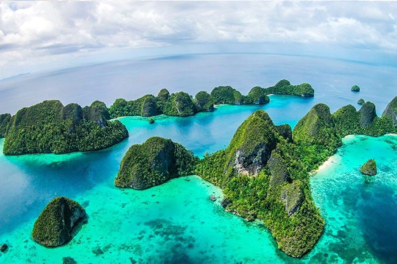 Đảo Wayag, linh hồn của Raja Ampat, mê hoặc du khách với cảnh quan thiên nhiên ngoạn mục. (99 ký tự)