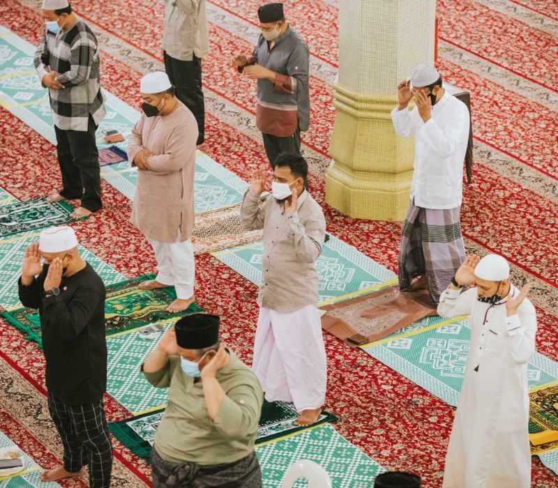 Cầu nguyện Hari Raya tại Masjid Sultan.