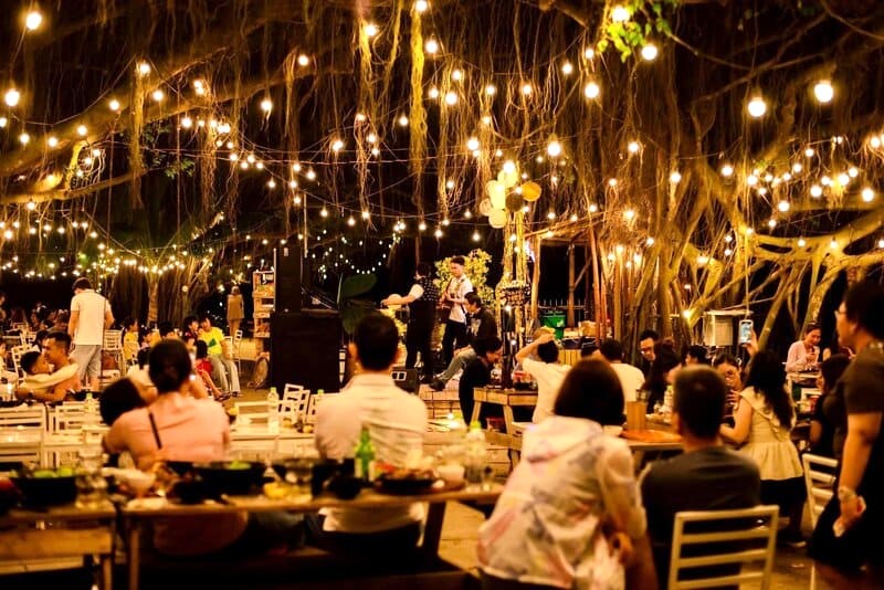 Napy Garden: Không gian rộng lớn, lung linh sắc màu ấm áp, mang đến trải nghiệm tuyệt vời.