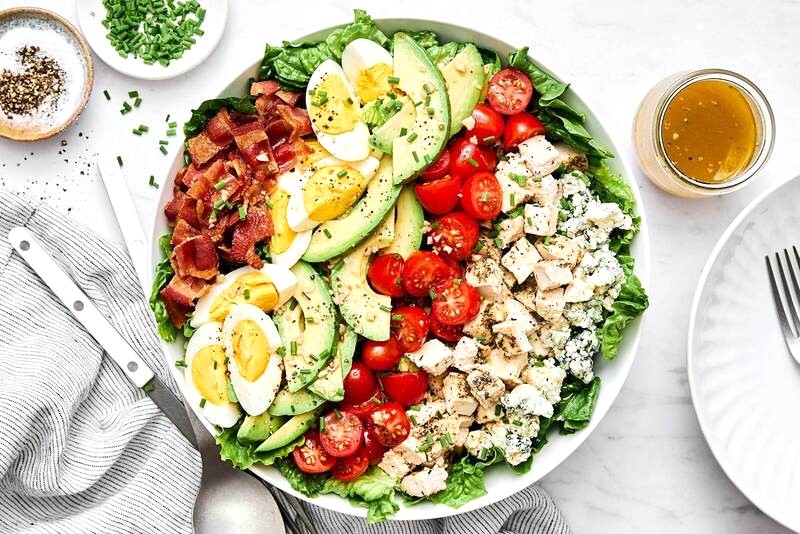 Salad đầy màu sắc, hấp dẫn. (41 kí tự)