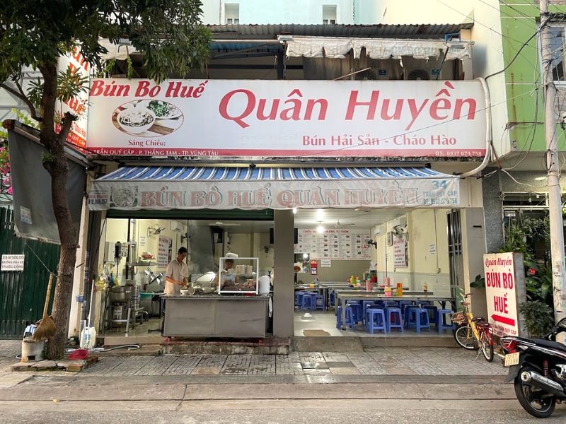 Quán mặt tiền, dễ tìm. (Ảnh: Thắng Phan)