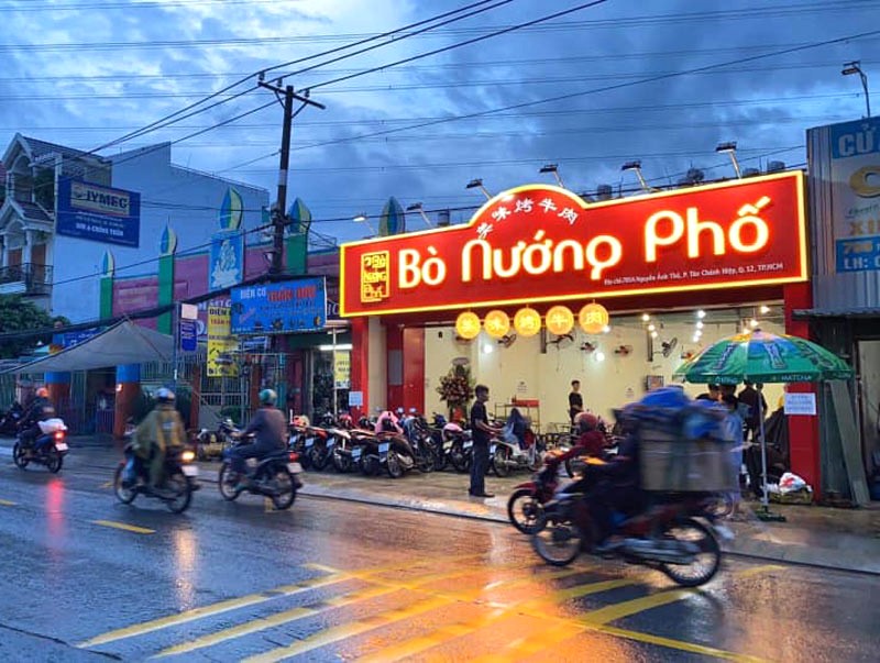 Bò Nướng Phố (đường Bình Thới) - thuận tiện di chuyển. Ảnh: BoNuongPho