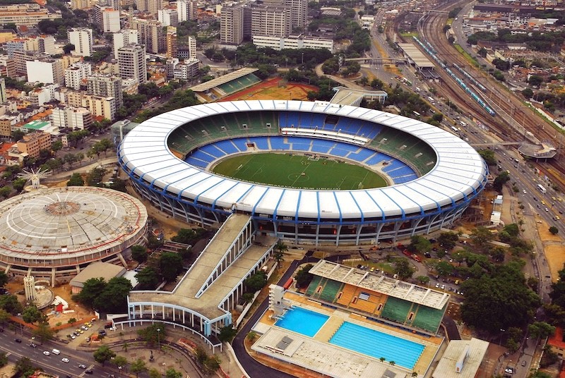 Sân vận động Maracanã từng là sân vận động lớn nhất thế giới, với sức chứa lên tới 200.000 người. (Ảnh: Britannica)