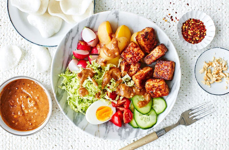 Gado-gado: món salad truyền thống của Indonesia. (Ảnh: realfood.tesco)