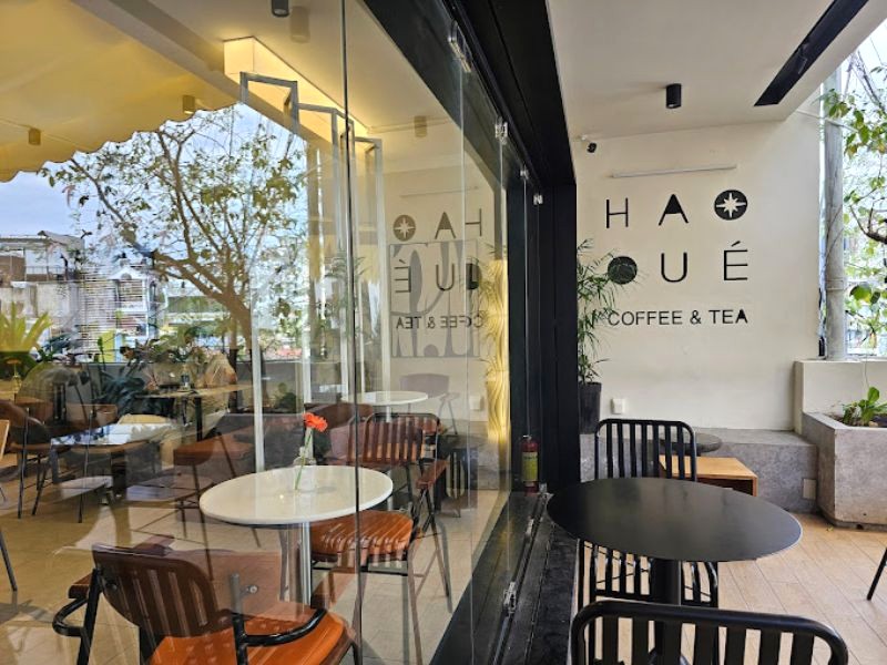 Haué Coffee & Tea: Ngắm Sài Gòn đẹp từ không gian ngoài trời. (Ảnh: Jaedong Shin)