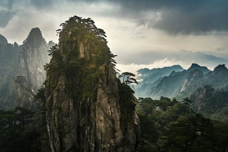 Ngũ Lão Phong: Năm ông lão tựa núi.