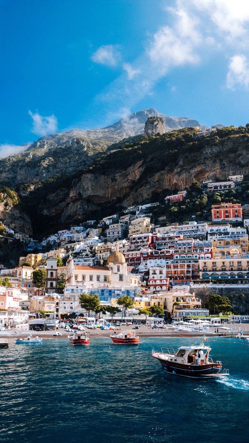 Khám phá vẻ đẹp Positano bằng phà, du ngoạn trên các tuyến đường thủy tuyệt đẹp. (Ảnh: Martin Katler)