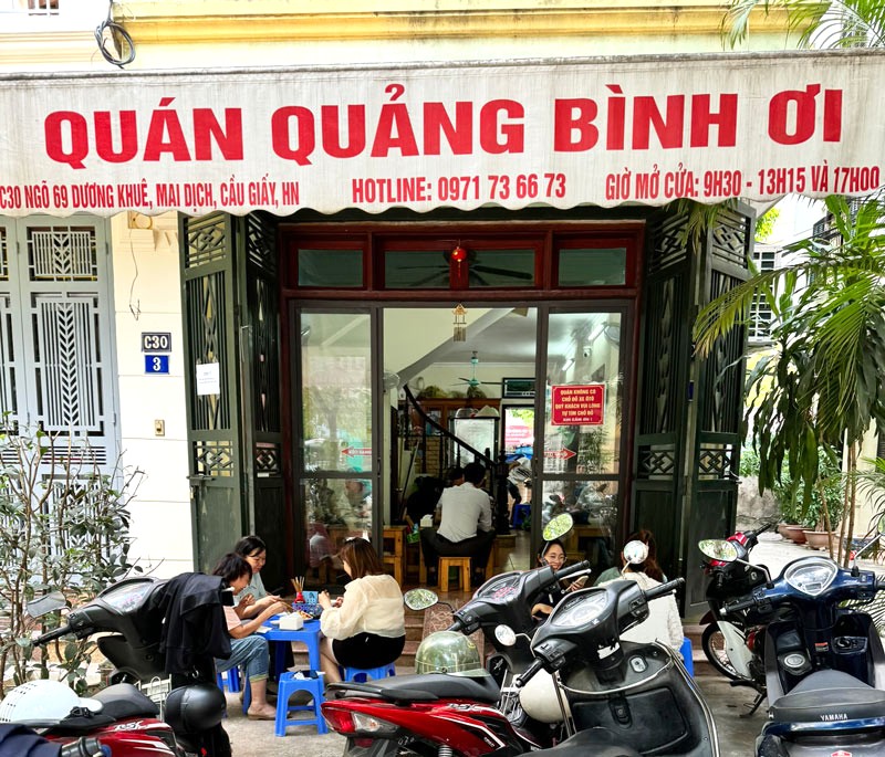 Quán Quảng Bình Ơi: bình dân, hút khách sành ăn. (Ảnh: qbo.73)