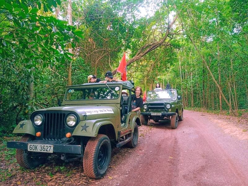 Tour JEEP khám phá cánh đồng tràm non thơ mộng tại Napy Garden - hoạt động được yêu thích.