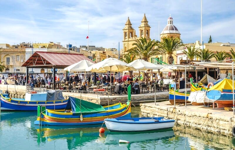 Marsaxlokk, làng ven biển thơ mộng ở Đông Nam Malta. (Ảnh: CALIN STAN)