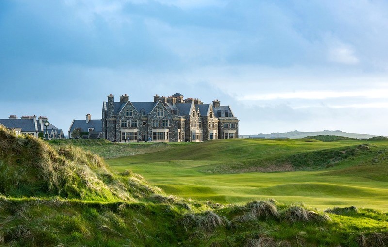 Trump International Golf Links & Hotel Doonbeg: Tầm nhìn đại dương ngoạn mục, sân golf rộng lớn. (Ảnh: Greenfee365)