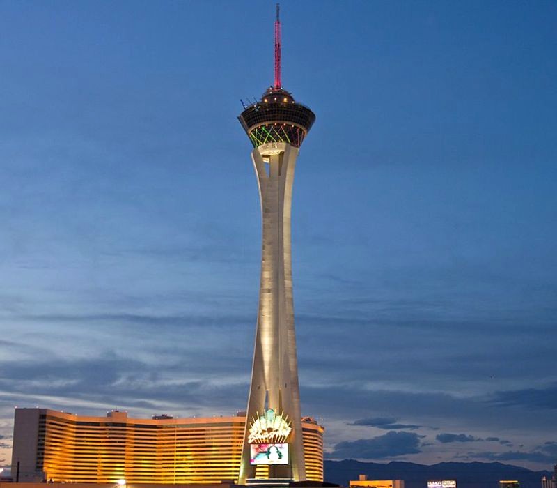 Tòa tháp Stratosphere là tòa tháp cao nhất Las Vegas. (51 kí tự)