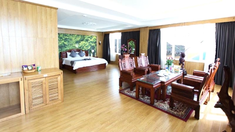 Phòng Presidential sang trọng, kết hợp phòng ngủ, khách và sauna riêng biệt. (Ảnh: Quynhonhotel)