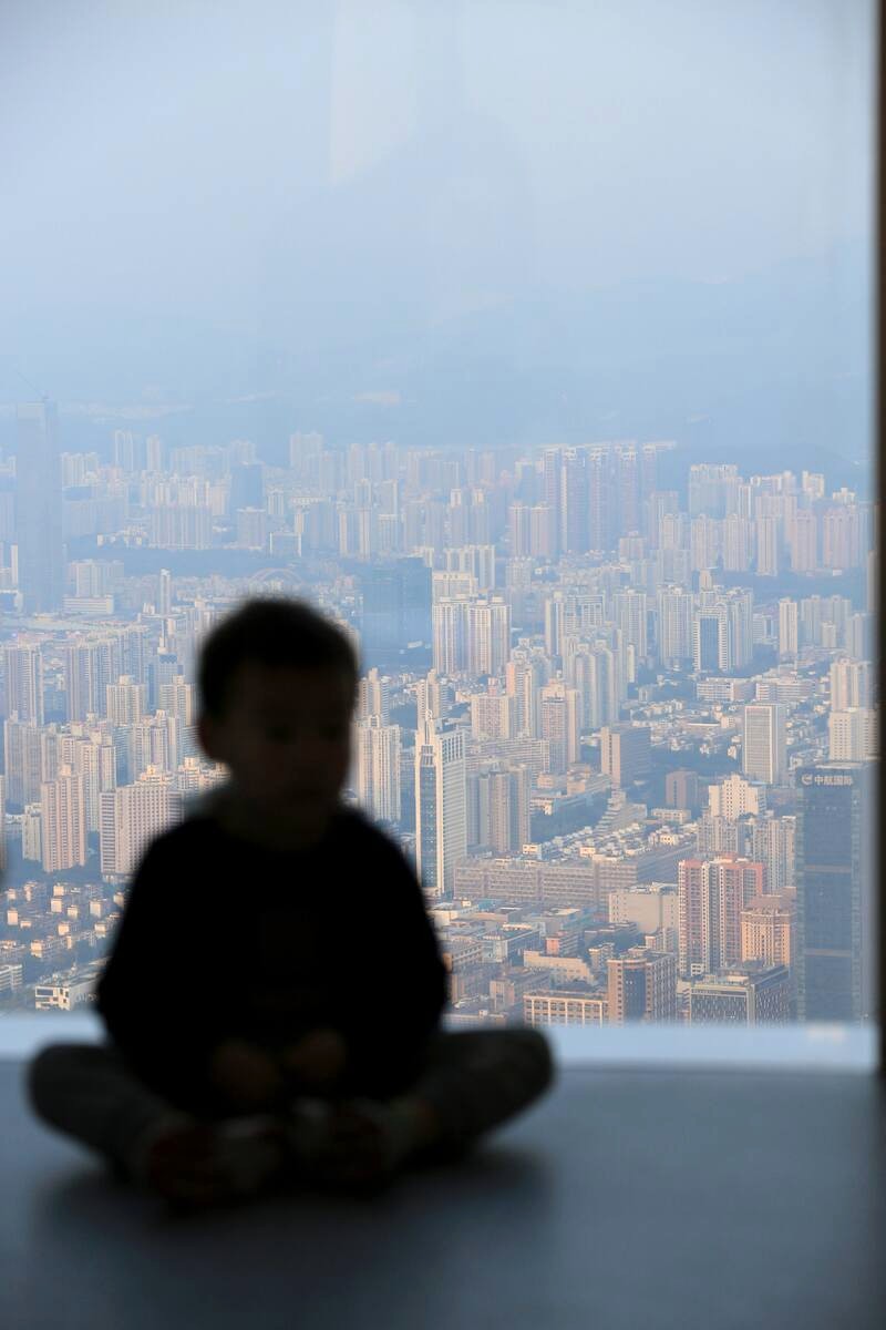 Toàn cảnh Thâm Quyến lung linh từ đài quan sát Cloud Observation Deck. (Ảnh: hk01)