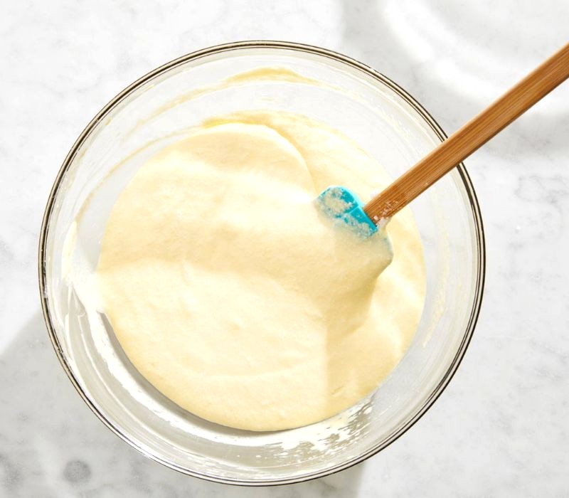 Trộn mascarpone và trứng (Ảnh: delallo)