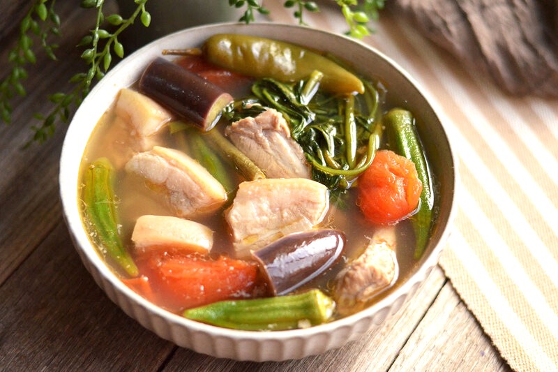 Sinigang: Súp thịt chua Philippines. (Ảnh: asianinspirations)